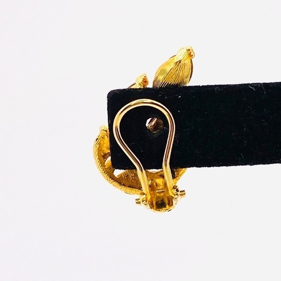 Clip Ons Earrings Gold Tone Pink Crystals - Picture 12 of 15